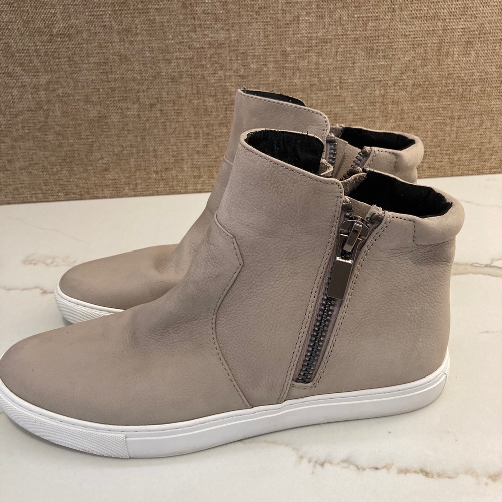 Kenneth Cole HighTop Tan Shoes Size 9.5M